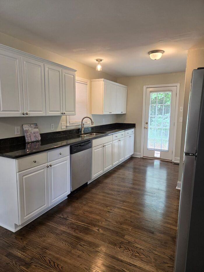 5215 Redwood Dr - Photo 3 of 14