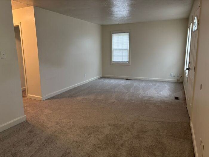 1504 Converse Ave - Photo 2 of 8