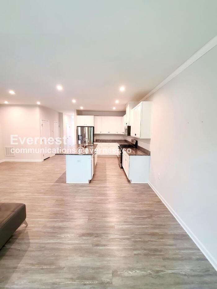 217 Capeside Ct - Photo 3 of 32