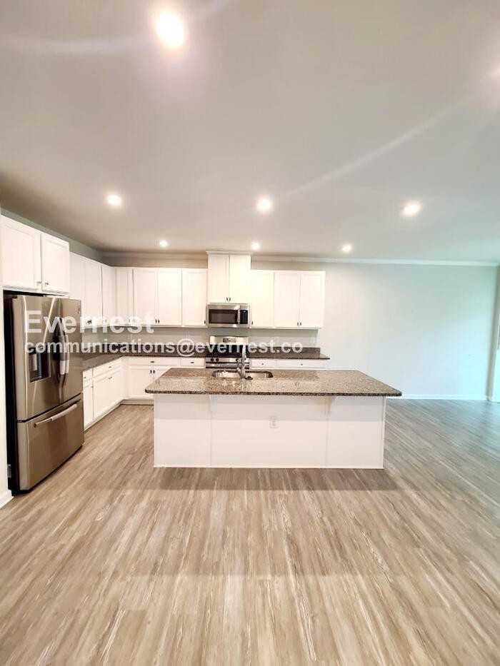 217 Capeside Ct - Photo 4 of 32