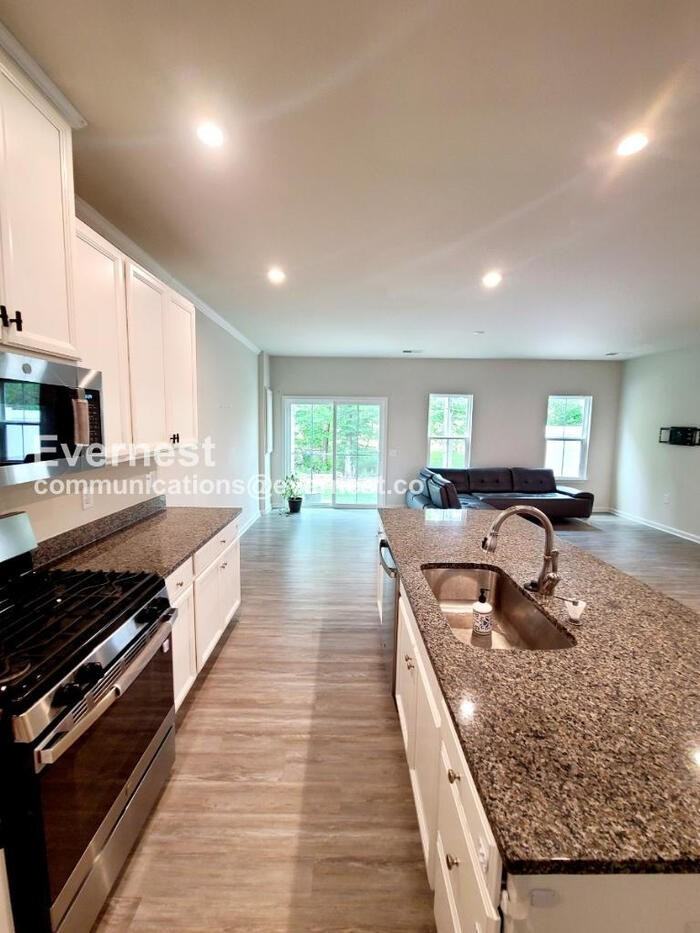217 Capeside Ct - Photo 5 of 32