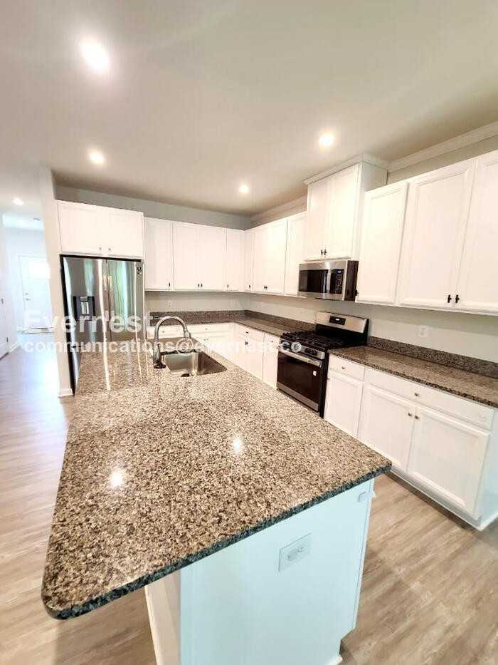 217 Capeside Ct - Photo 7 of 32