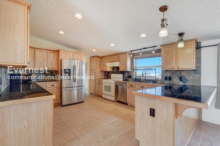1385 Antelope Dr - Photo 4 of 35