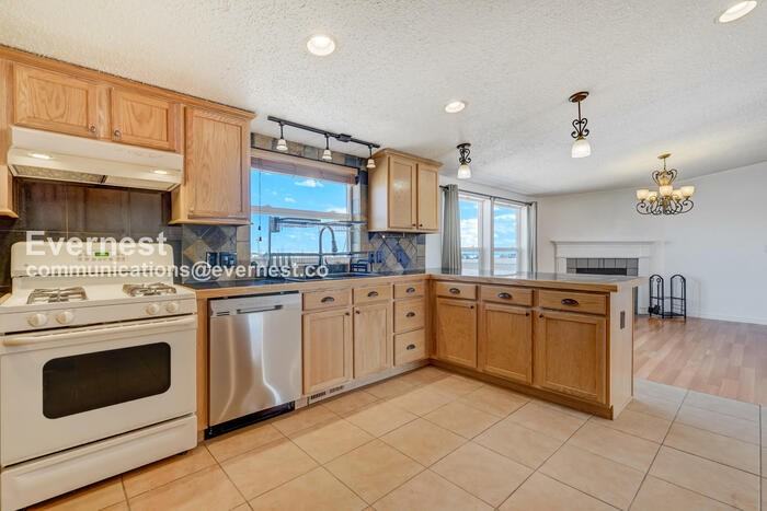 1385 Antelope Dr - Photo 5 of 35