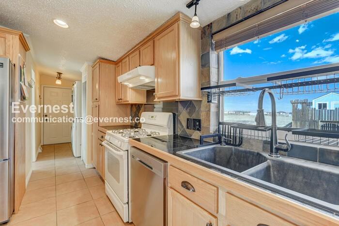 1385 Antelope Dr - Photo 6 of 35