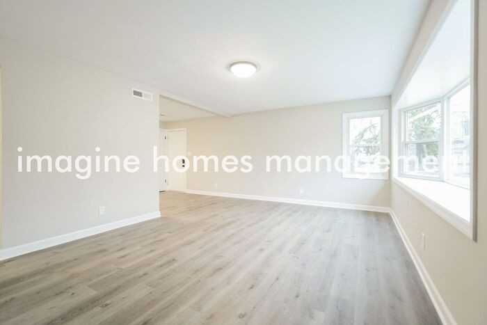 3010 Scott St - Photo 5 of 19