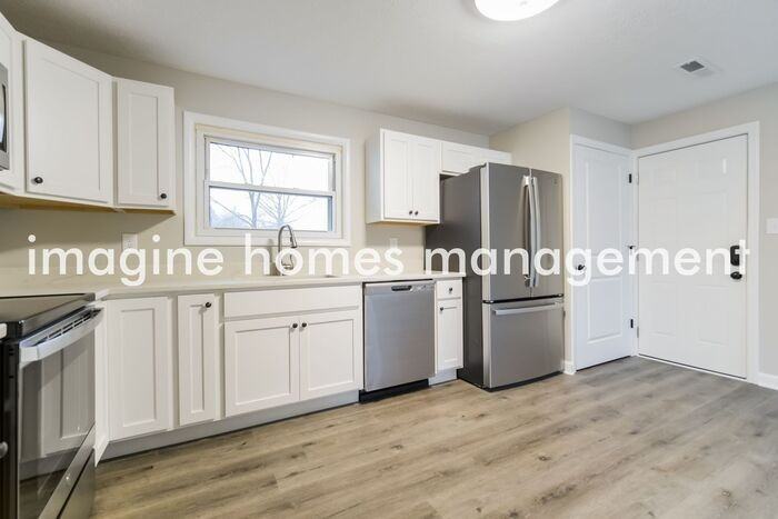 3010 Scott St - Photo 6 of 19