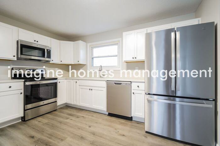 3010 Scott St - Photo 7 of 19