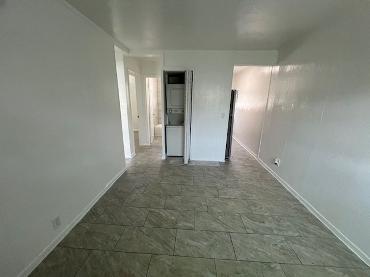 Affordable Downtown WPB 2/1 without the Downtown Price Steps Away From it ALL!! $995 Sec Dep special w/ app credit! - Photo 2 of 7