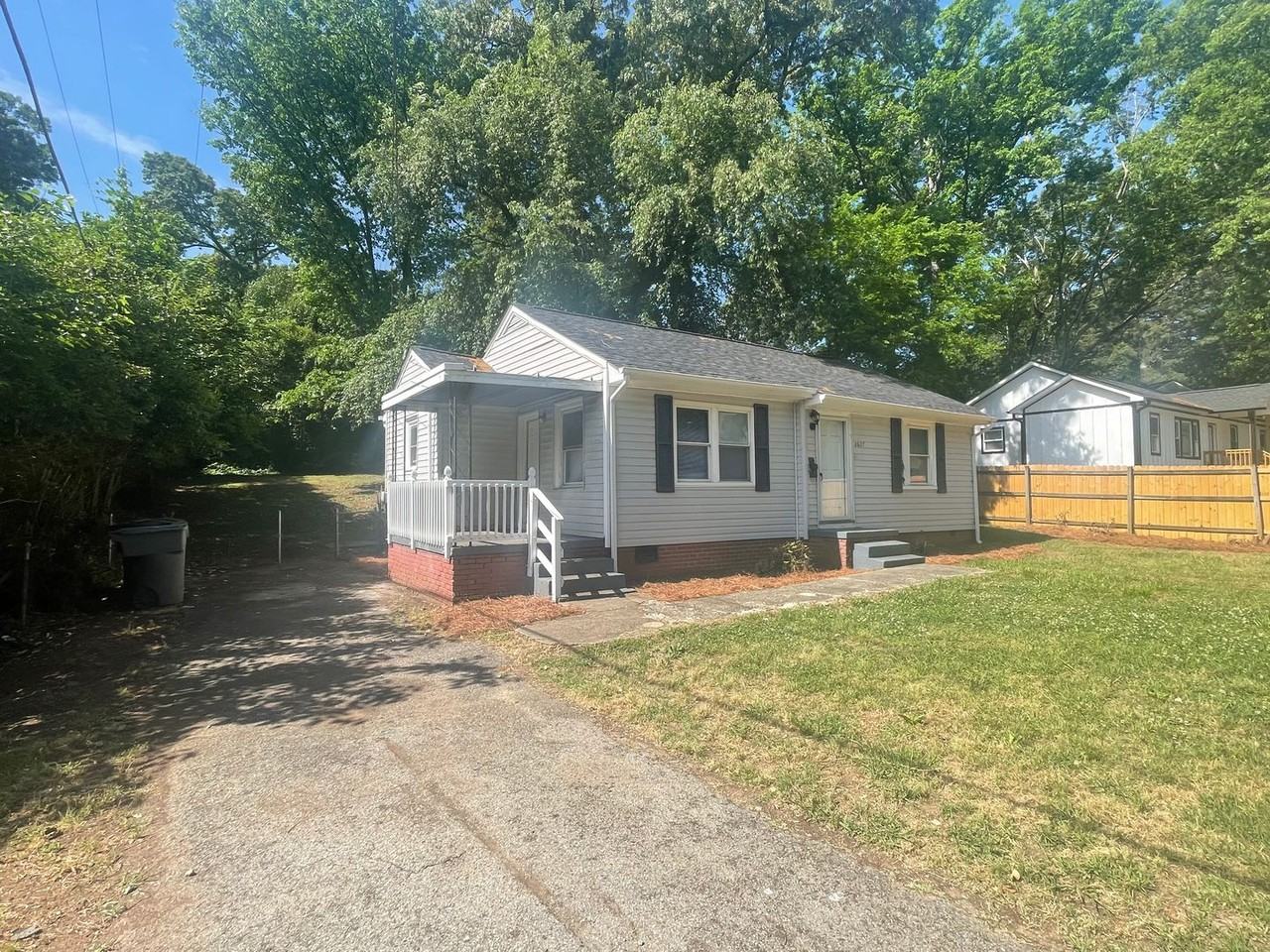 2627 Brentwood Pl - Photo 2 of 14