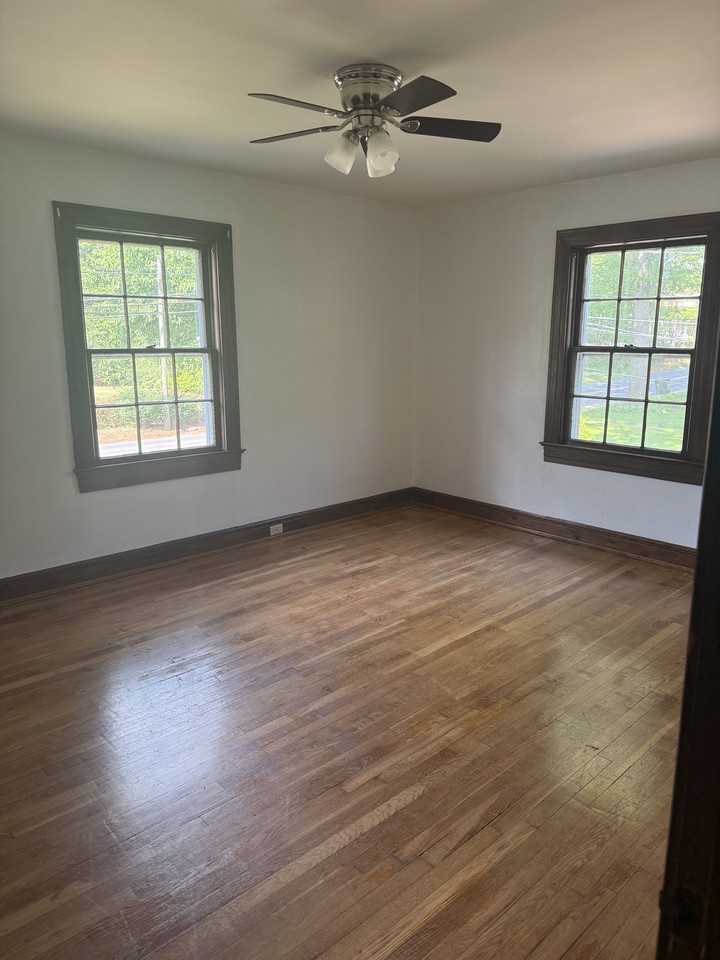301 Plymouth Dr #1 - Photo 6 of 19