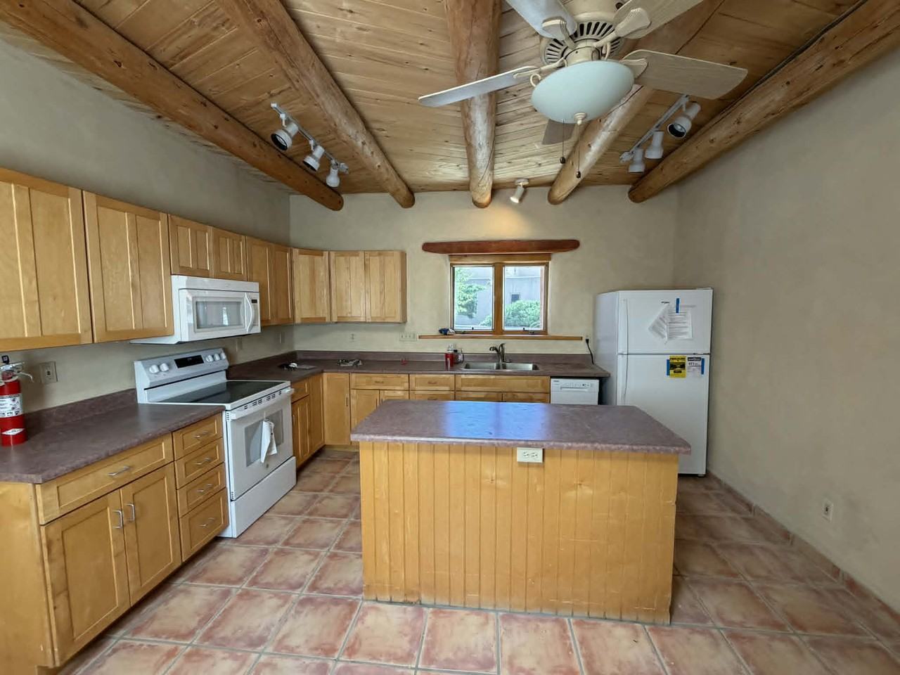 413 Valverde St #1055 - Photo 3 of 14