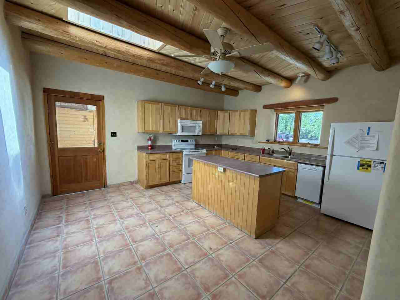 413 Valverde St #1055 - Photo 4 of 14