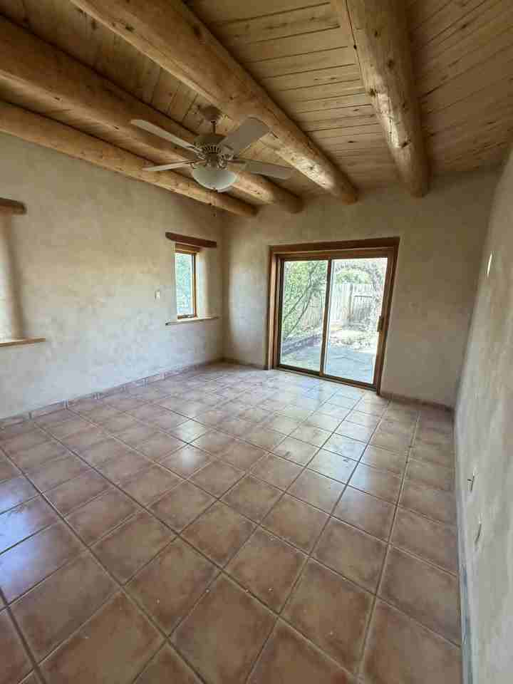 413 Valverde St #1055 - Photo 5 of 14