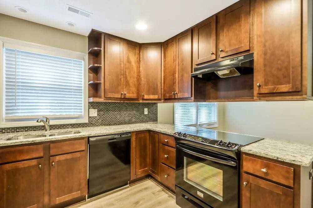 905 Church St Sw #NA - Photo 2 of 5