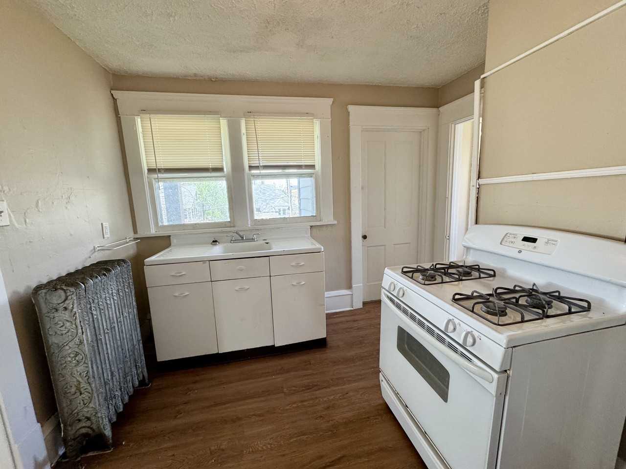 1307 Woodland Ave Nw #2 - Photo 6 of 11