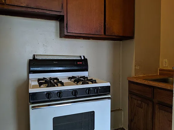 910 Randolph St #2 - Photo 2 of 3