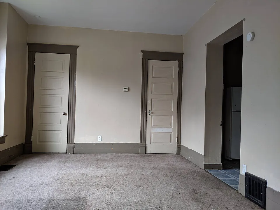 910 Randolph St #2 - Photo 3 of 3