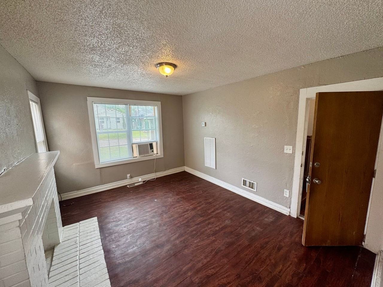 1412 Nw 11th St - Photo 2 of 7