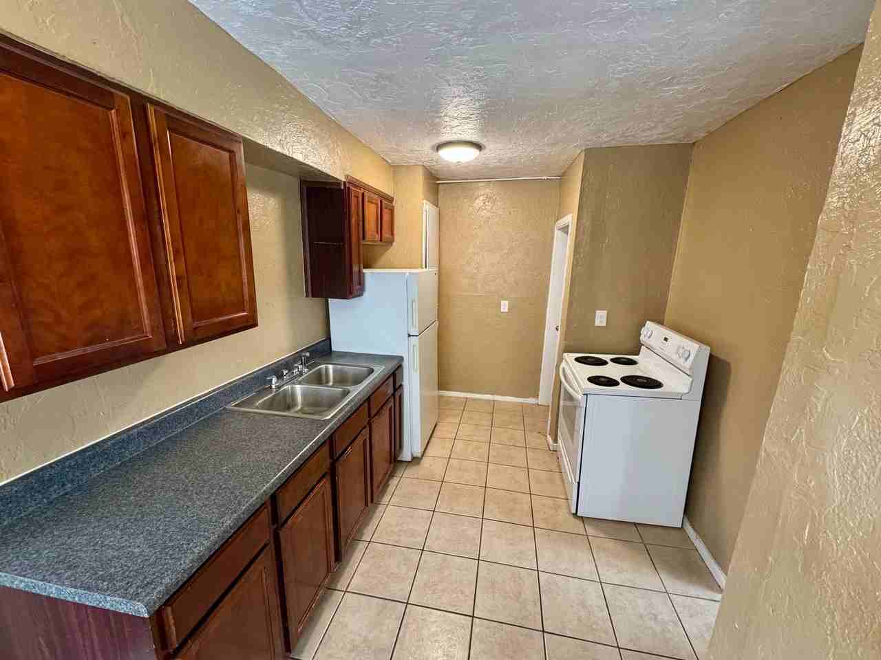 1412 Nw 11th St - Photo 3 of 7