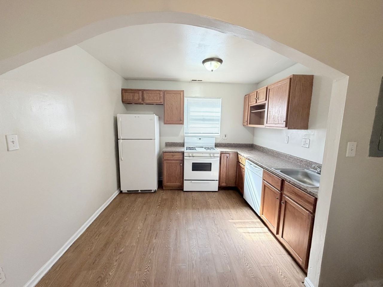 4742 Vista St - Photo 3 of 8