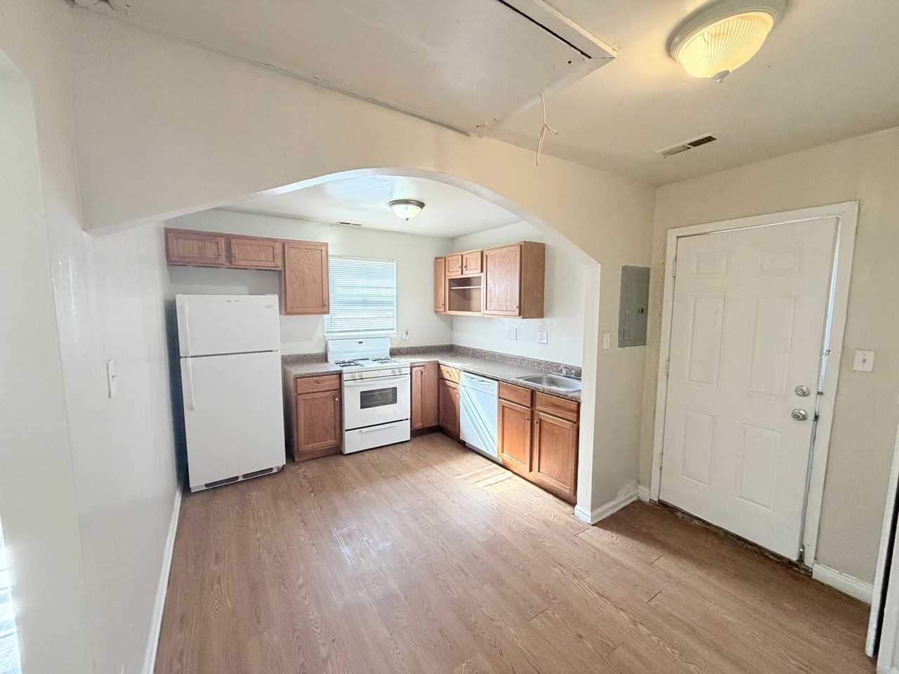 4742 Vista St - Photo 4 of 8