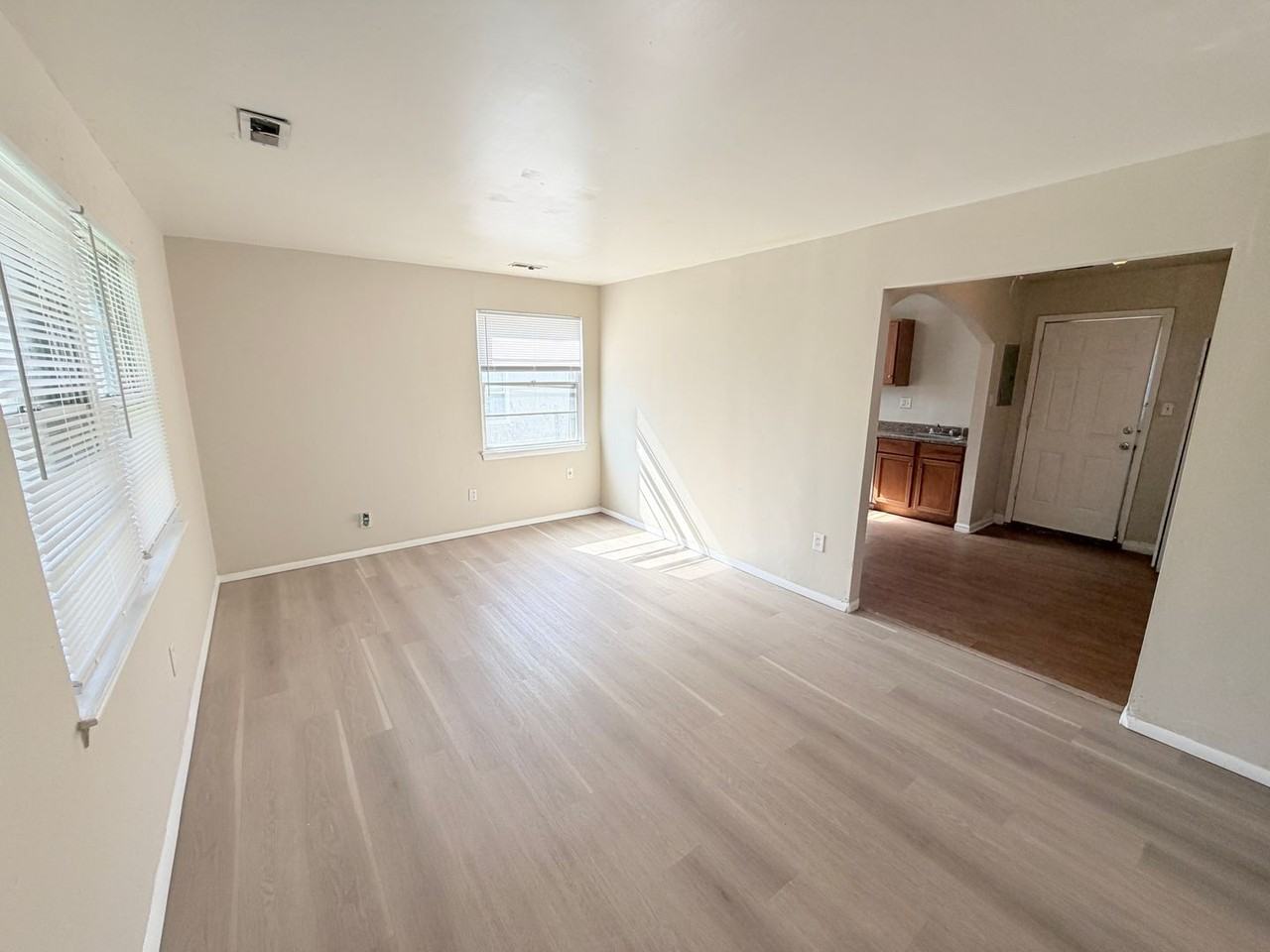 4742 Vista St - Photo 5 of 8