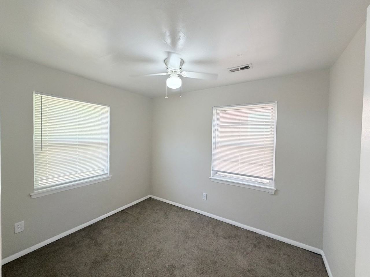 4742 Vista St - Photo 7 of 8