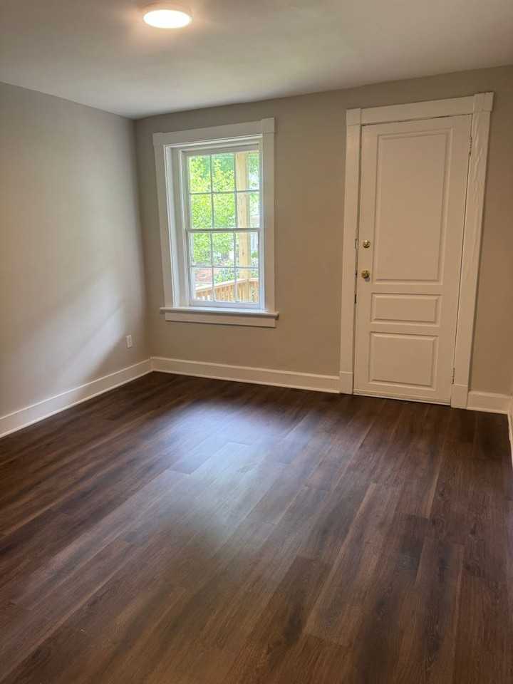 2416 Barton Ave - Photo 5 of 9