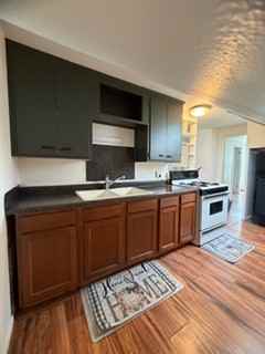 319 E Irving Ave - Photo 4 of 14