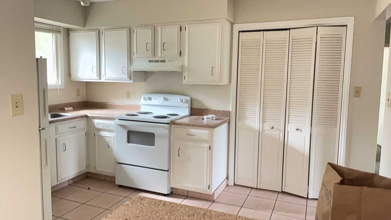 10301 N Kings Hwy - Photo 3 of 13