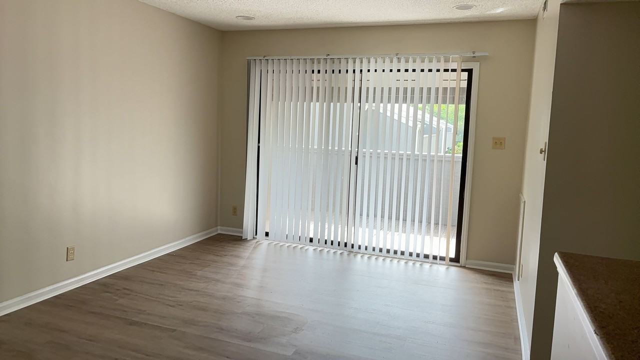10301 N Kings Hwy - Photo 4 of 13