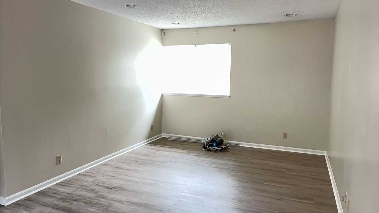 10301 N Kings Hwy - Photo 7 of 13