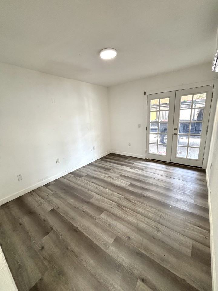 1734 W 85th St #3 - Photo 5 of 17