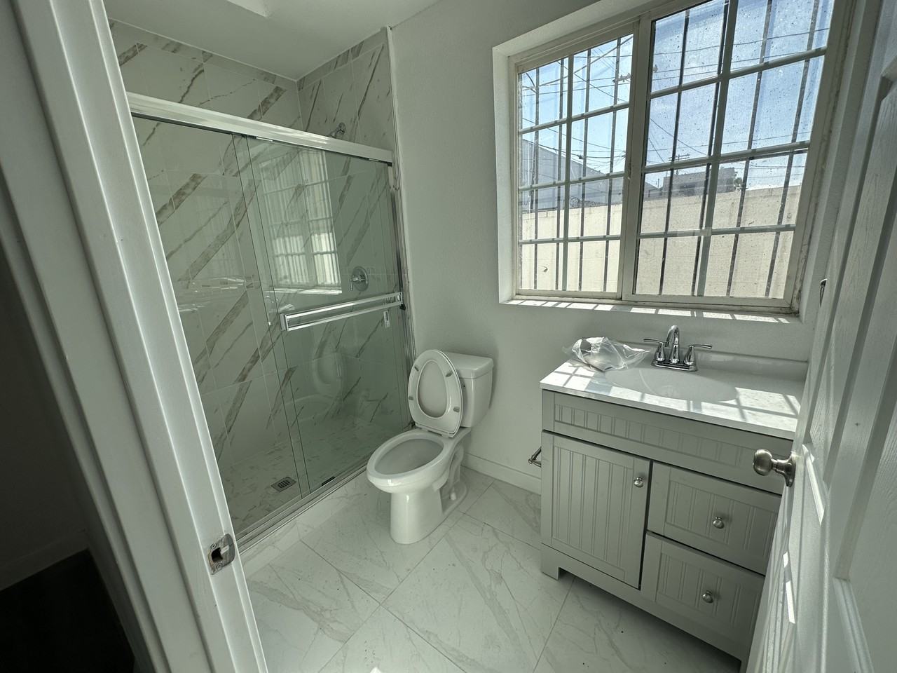 1734 W 85th St #3 - Photo 7 of 17