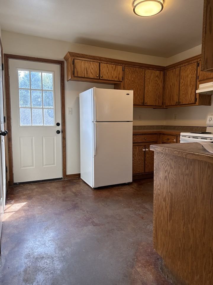 311 Colonial Dr #1 - Photo 4 of 10