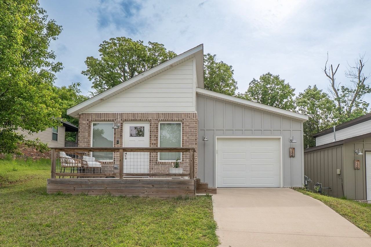 134 S Woodsprings Dr