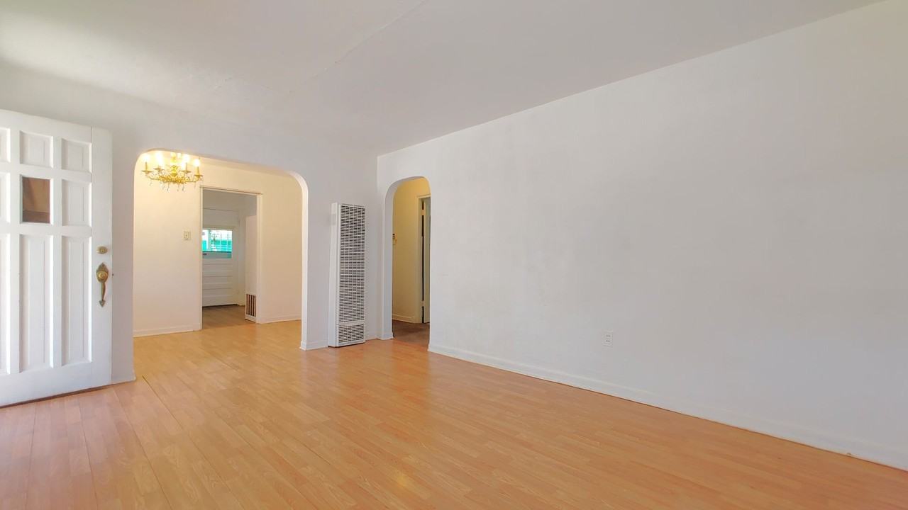 513 Madeira Dr Se - Photo 3 of 15
