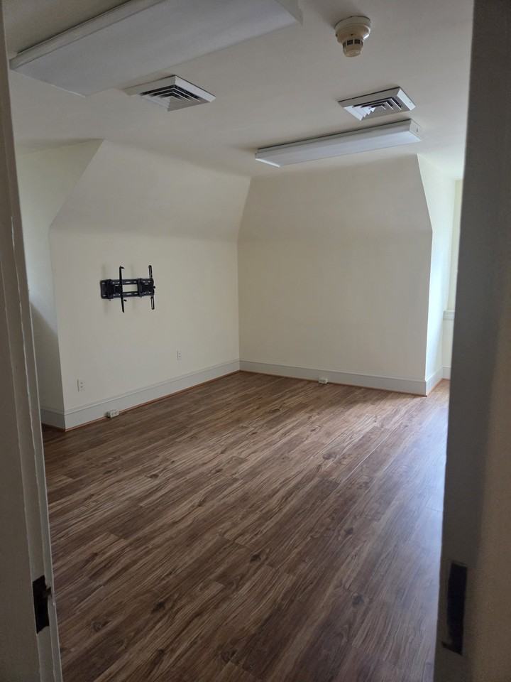 133 Oakland Ave - Photo 7 of 9