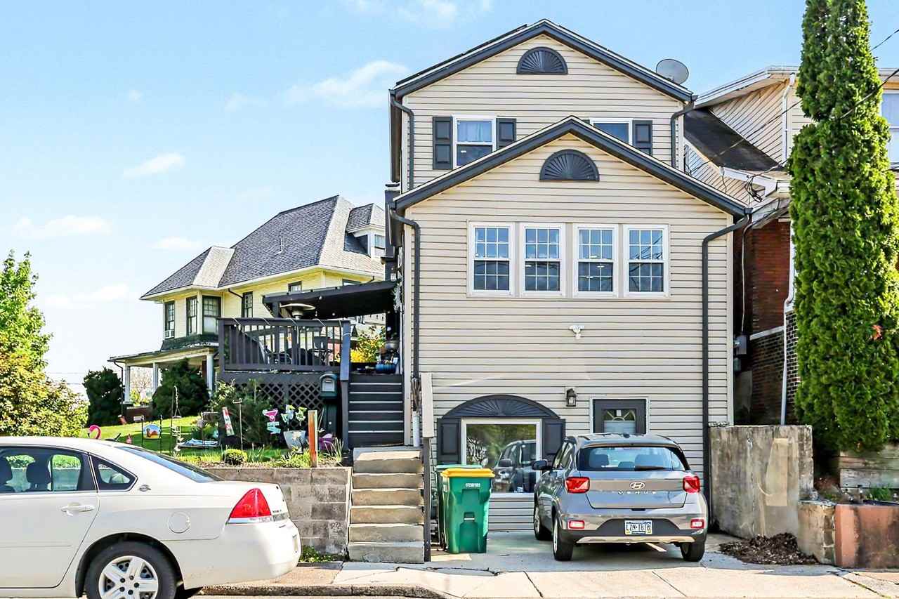 210 W Dauphin St