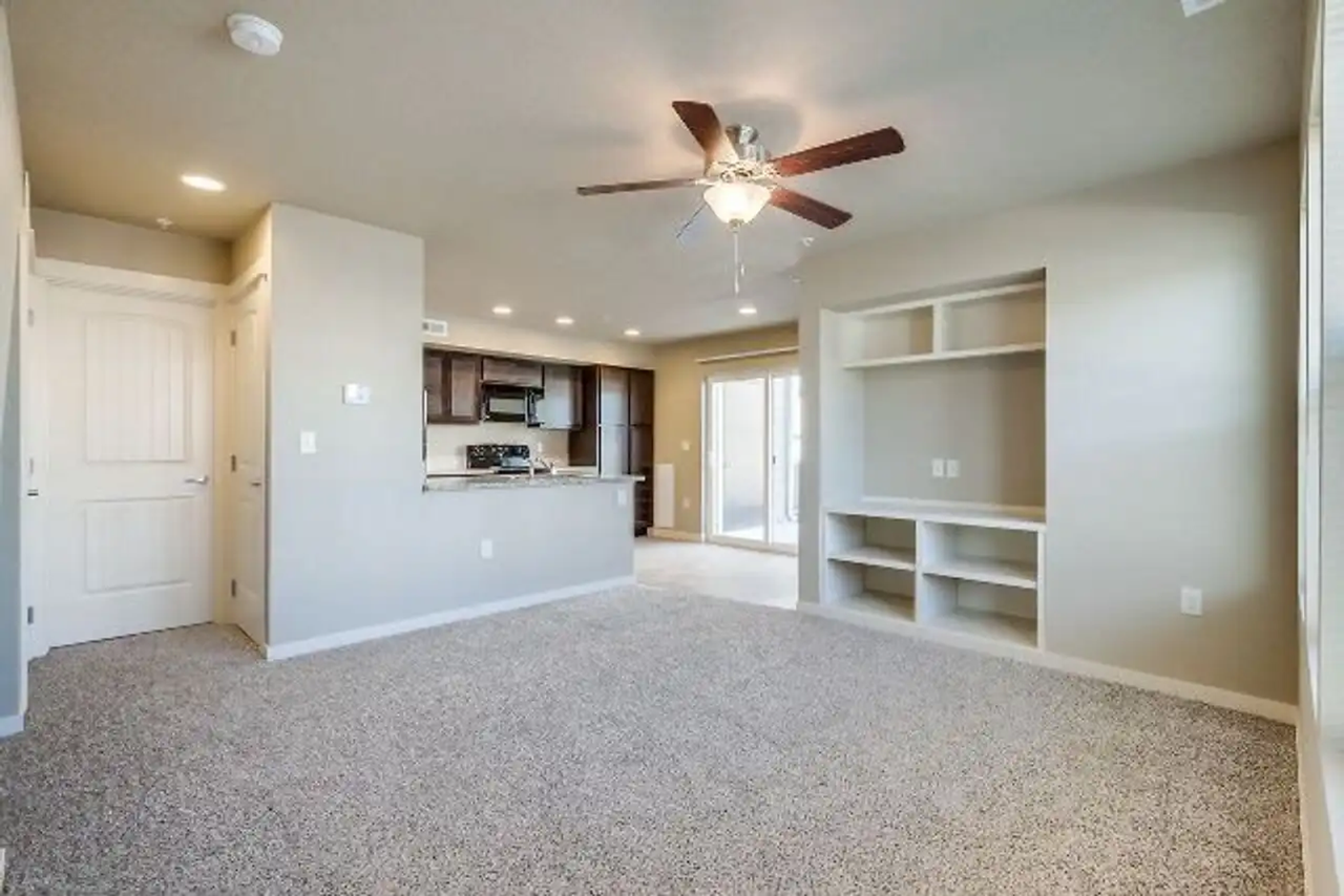 8920 W Shellie Ln - Photo 3 of 19