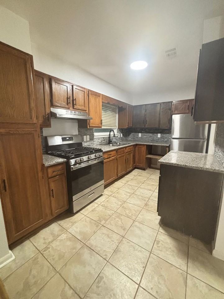511 N 4th - Photo 2 of 8