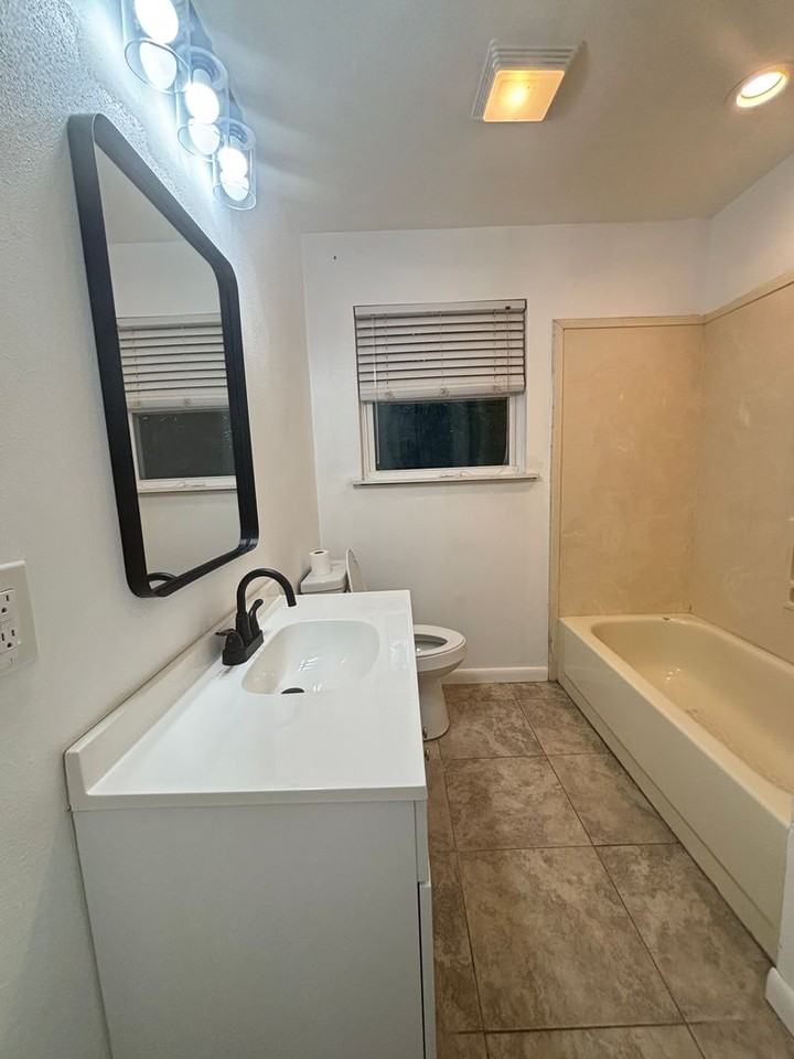 511 N 4th - Photo 4 of 8
