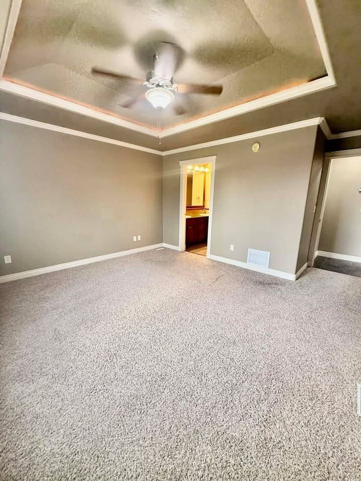 2749 Hillview Dr - Photo 4 of 12