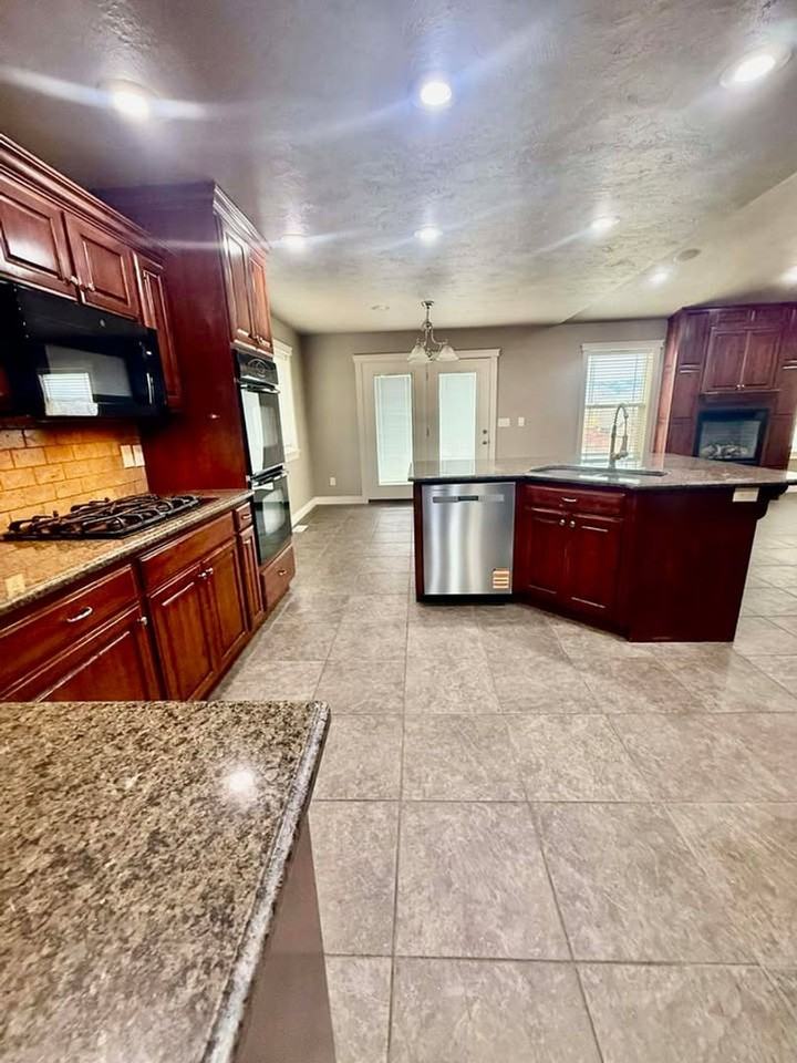 2749 Hillview Dr - Photo 7 of 12