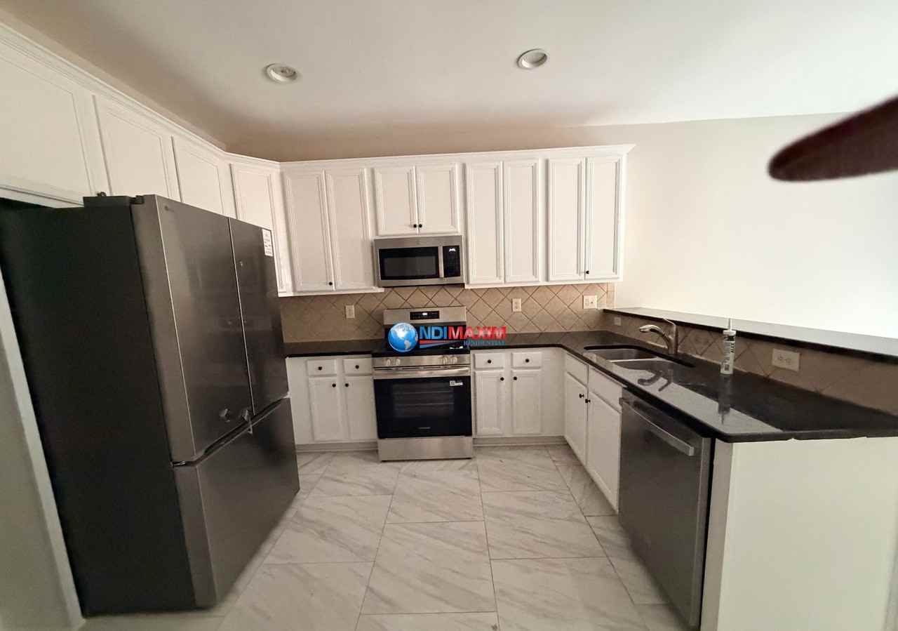 455 Roland Manor Dr - Photo 5 of 15