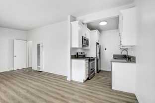1010 Pico Blvd in Santa Monica.  Walk to the beach and Main St! - Photo 1 of 1