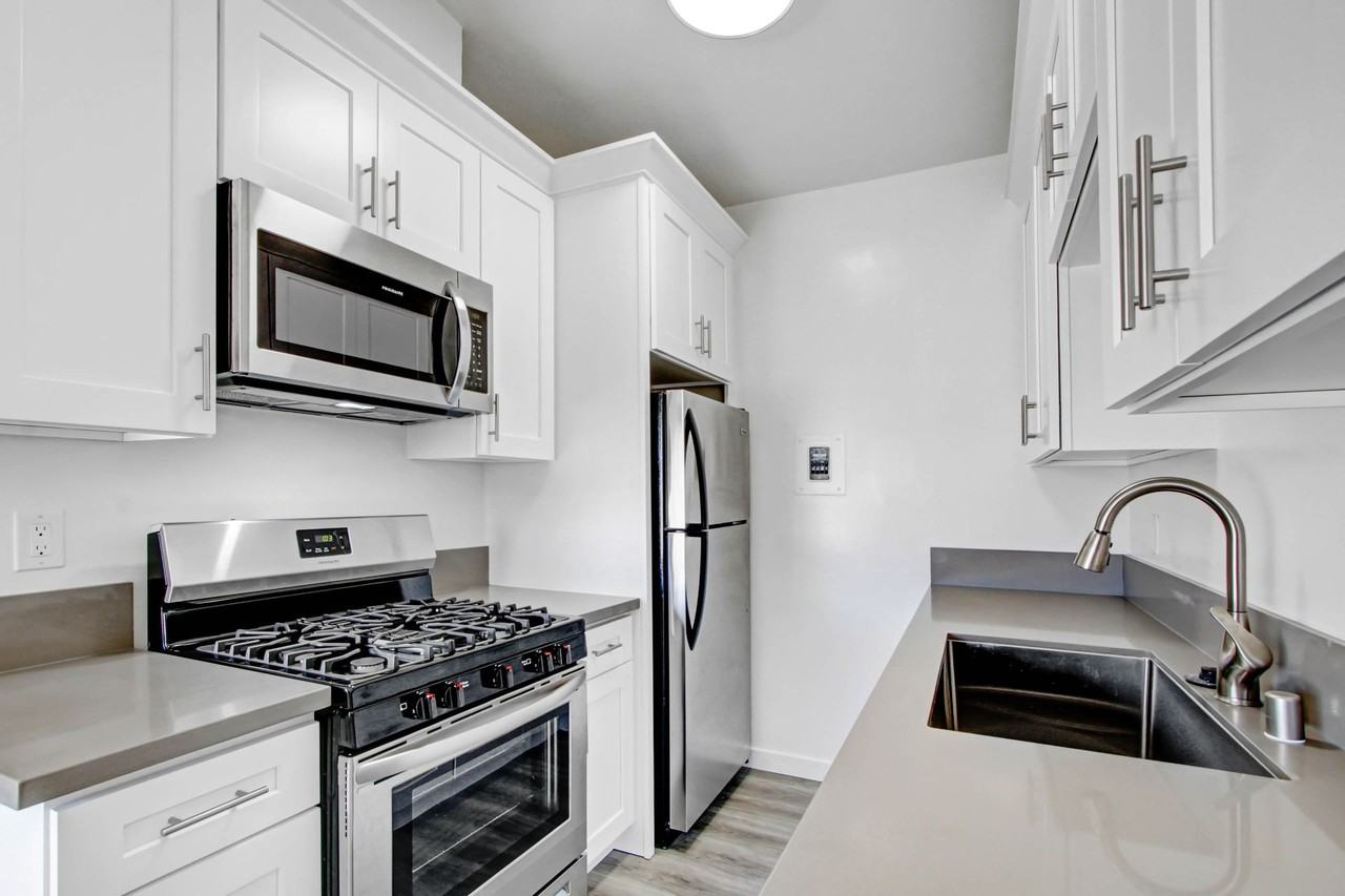 1010 Pico Blvd in Santa Monica.  Walk to the beach and Main St! - Photo 3 of 5