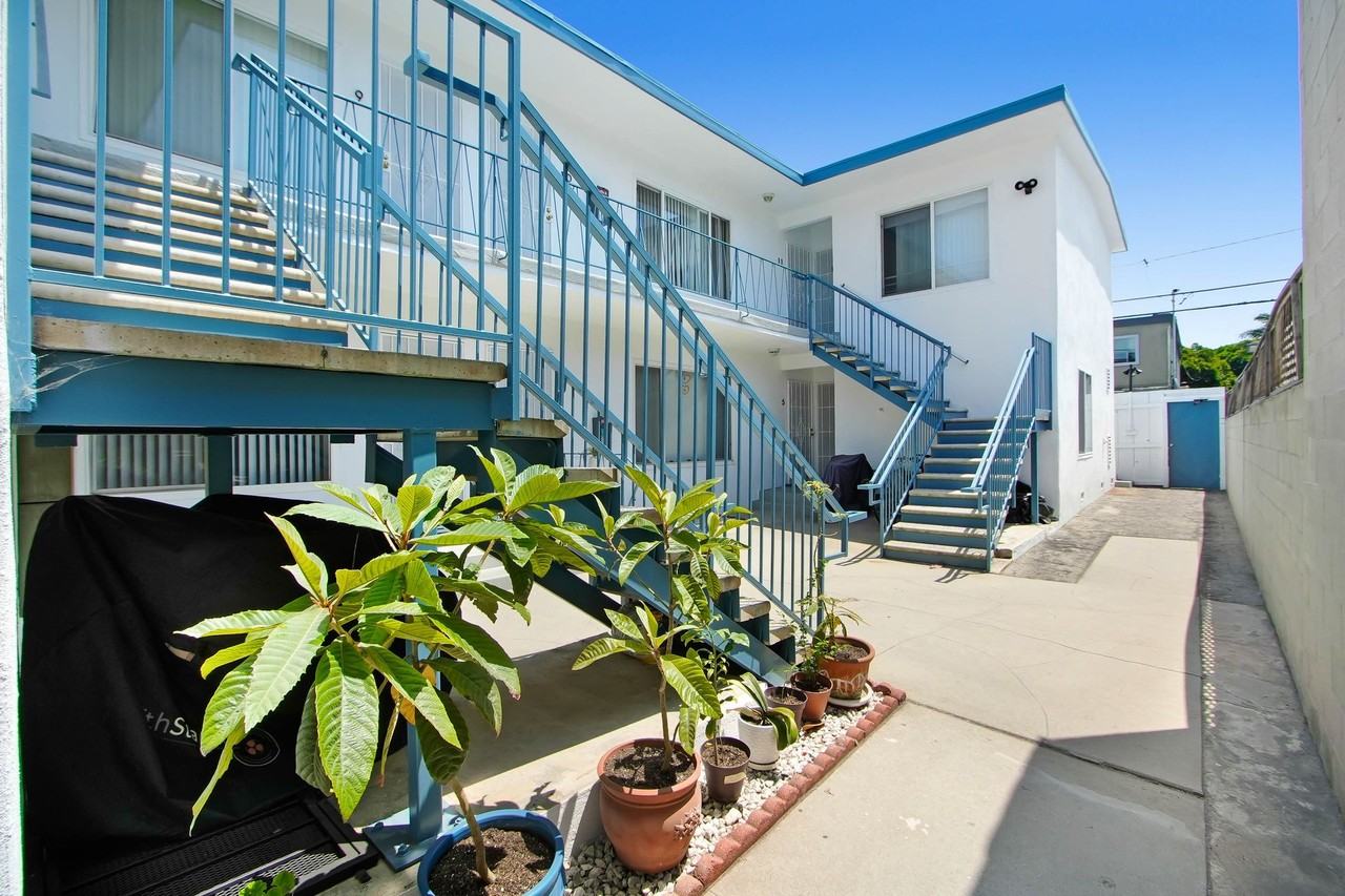 1010 Pico Blvd in Santa Monica.  Walk to the beach and Main St! - Photo 4 of 5