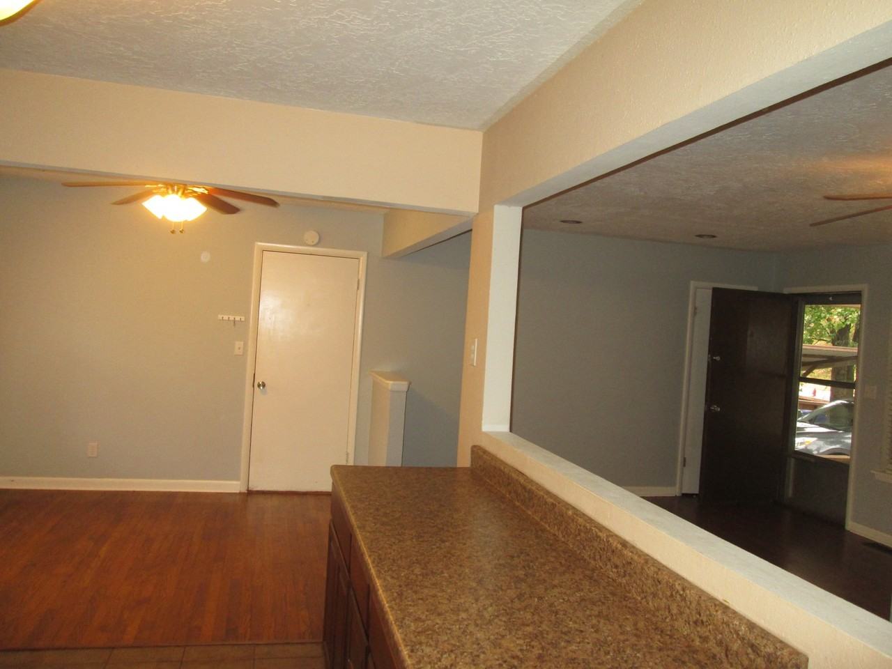902 Hardin Dr - Photo 2 of 17